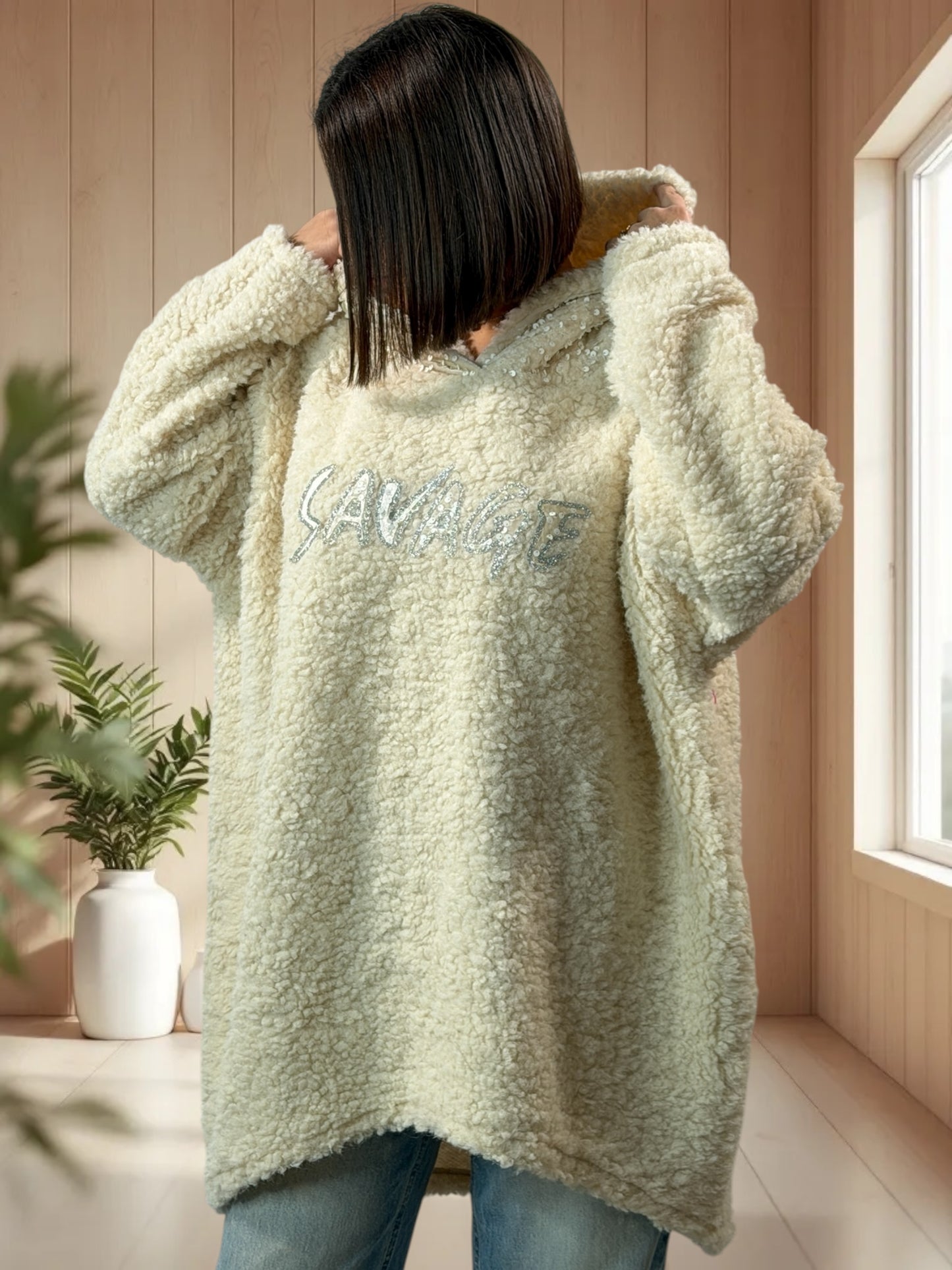 SAVAGE - PULL OVERSIZE BLANC CASSE CAPUCHE EN SEQUINS JUSQU'A LA TAILLE 56/58