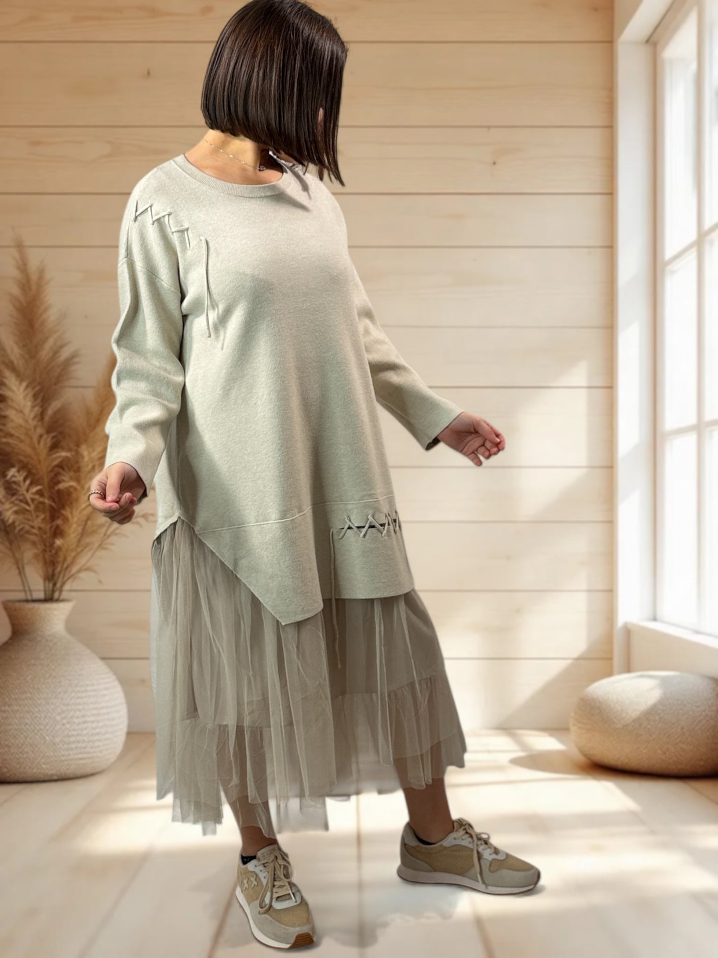 NUANCE - ROBE BEIGE AVEC TULLE JUSQU'A LA TAILLE 46/48