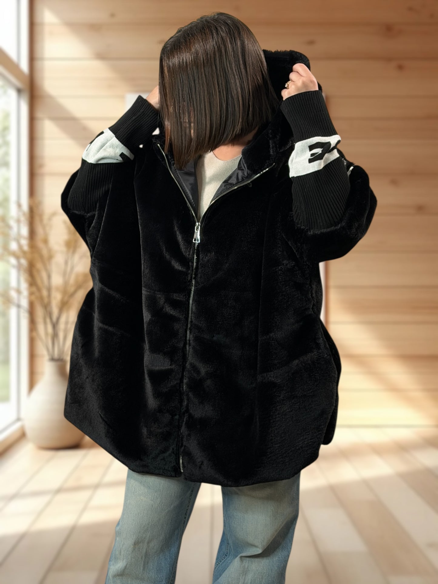 SHARON - VESTE A CAPUCHE OVERSIZE NOIRE JUSQU'A LA TAILLE 54/56