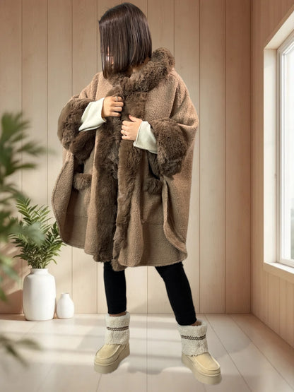 PAKITA - CAPE TAUPE A CAPUCHE BOUCLETTE FAUSSE FOURRURE