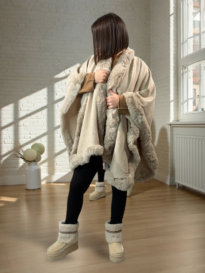 LOLA - CAPE BEIGE FAUSSE FOURRURE AVEC STRASS