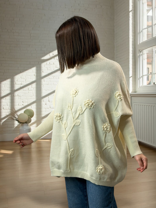 EVA - PULL OVERSIZE BRODE BLANC CASSE JUSQU'A LA TAILLE 56/58