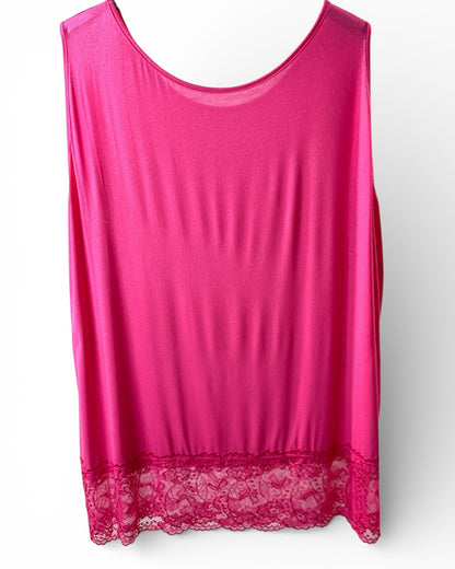 SANDY - TOP FUCHSIA BORDÉ DE DENTELLE TAILLE 50 A 58