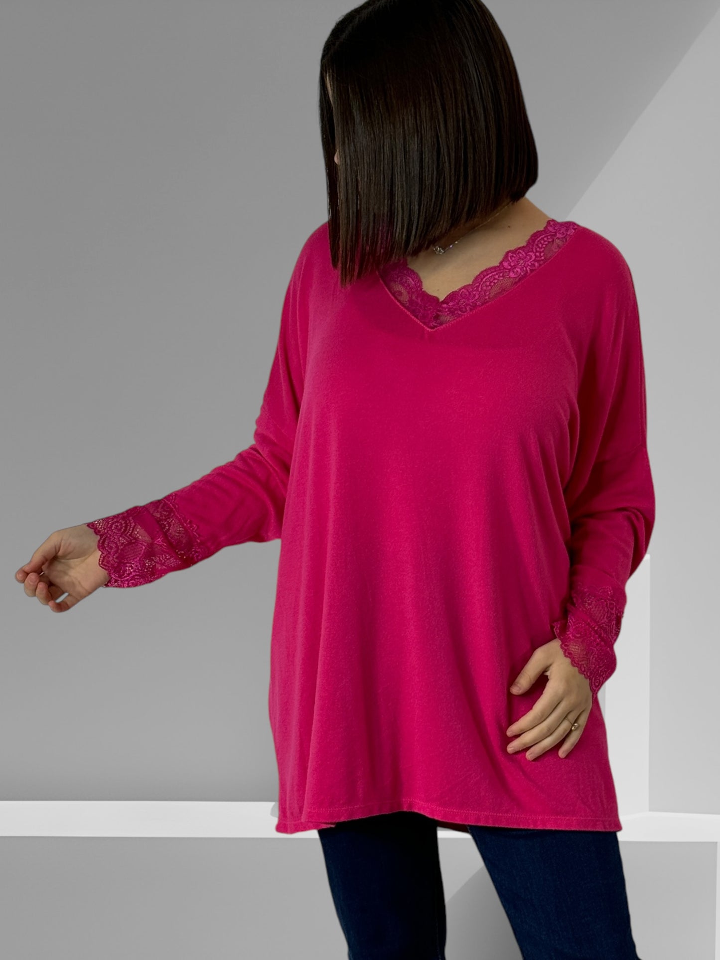 VALENTINA - PULL FUCHSIA EN MAILLE BORDE DE DENTELLE JUSQU'A LA TAILLE 54