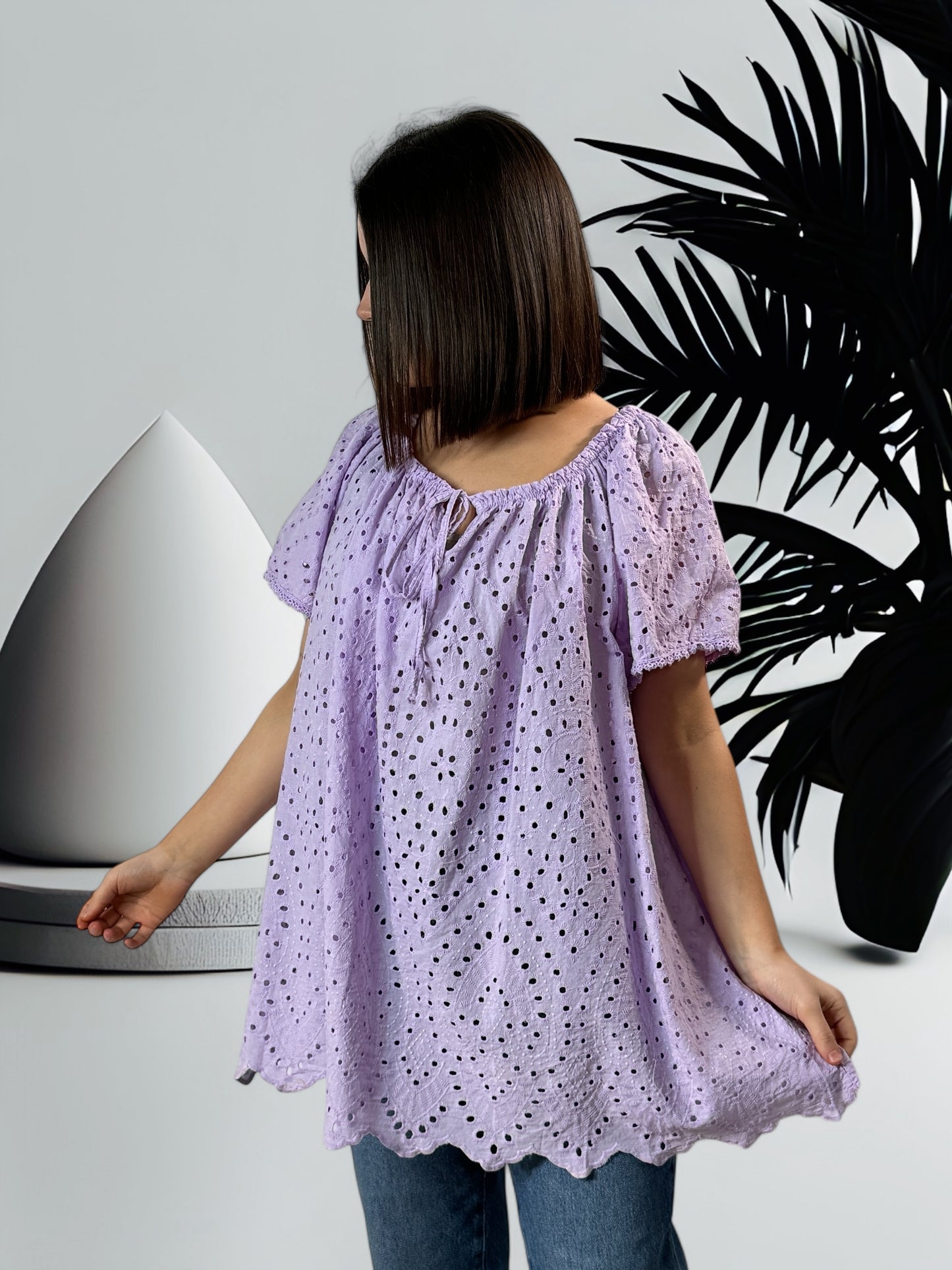 KATARINA - BLOUSE LILAS EN BRODERIE ANGLAISE JUSQU'A LA TAILLE 54