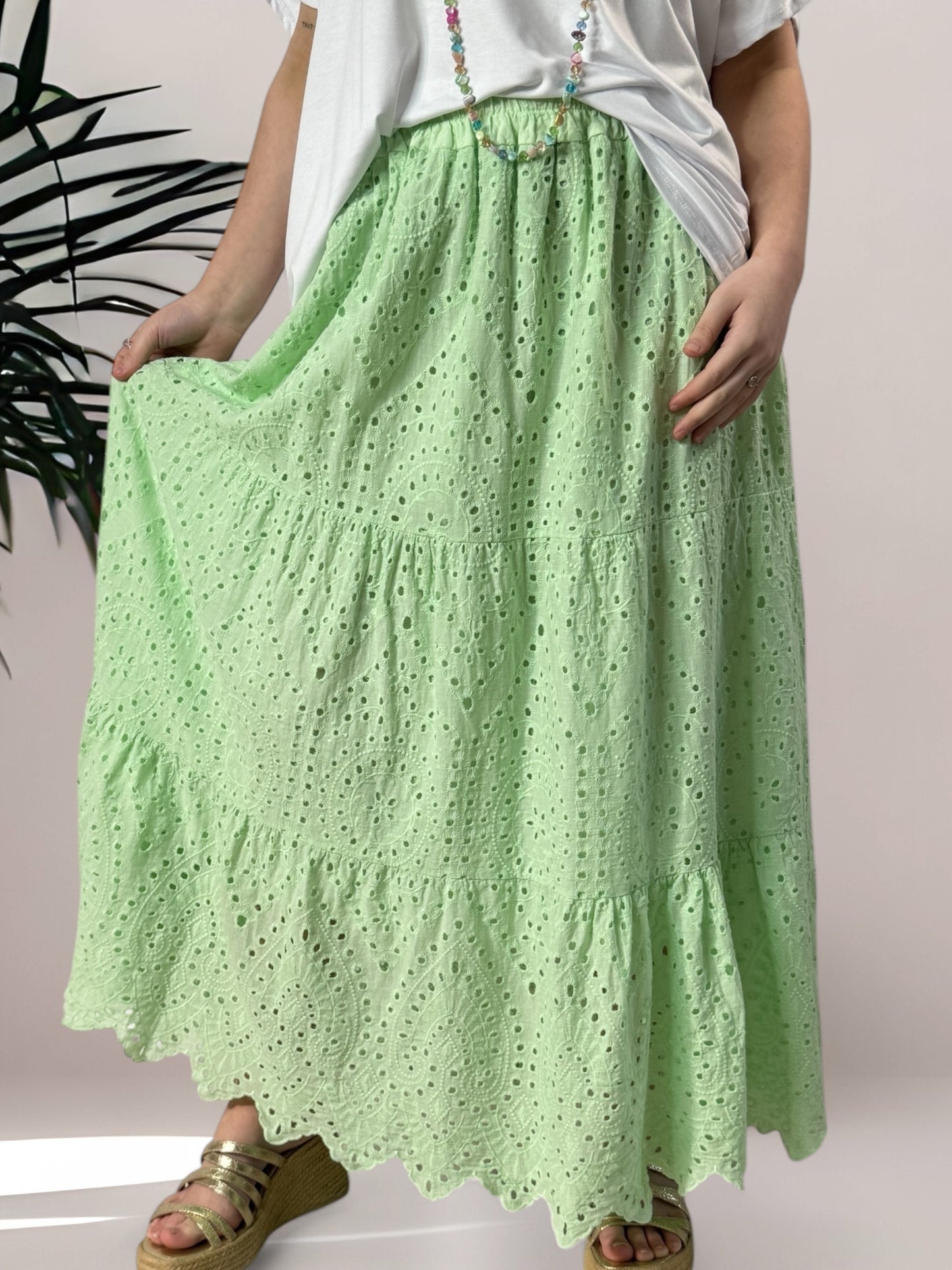 ROMY - JUPON VERT EN BRODERIE ANGLAISE JUSQU'A LA TAILLE 54
