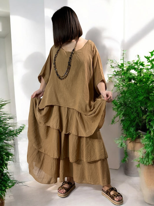 ADRIANA - ROBE CAMEL A VOLANT JUSQU'A LA TAILLE 50