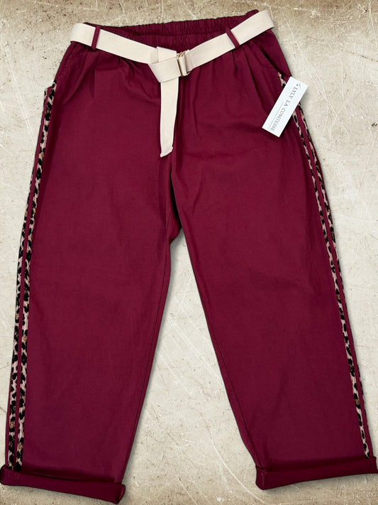 GABIN - PANTALON BORDEAUX AVEC CEINTURE JUSQU'A LA TAILLE 52/54