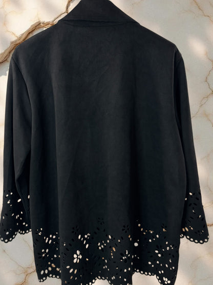 PAMELA - BLAZER NOIR EN SUEDINE DECOUPE DENTELLE JUSQU'A LA TAILLE 52