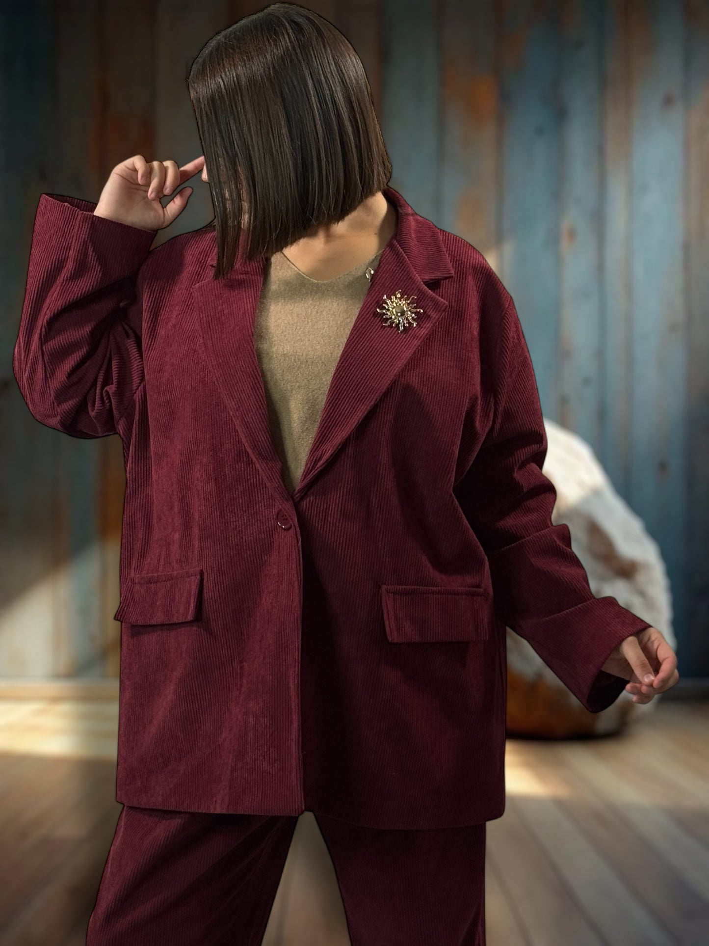 DIANA - VESTE BORDEAUX EN VELOURS AVEC SA BROCHE JUSQU'A LA TAILLE 52
