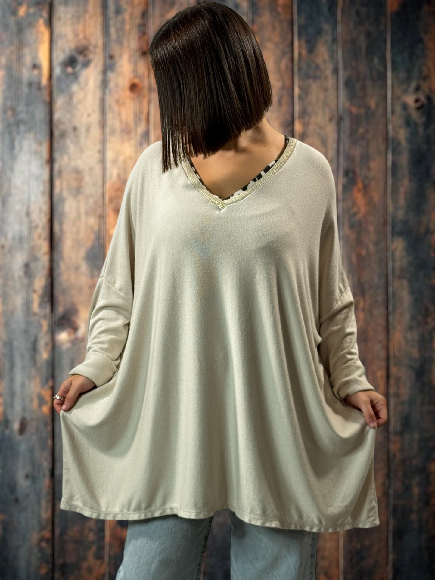 NINA - PULL BEIGE EN MAILLE ENCOLURE LISERE LEOPARD JUSQU'A LA TAILLE 56