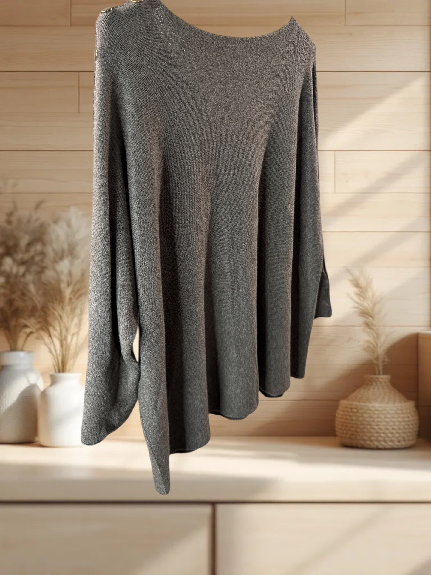 DONNA - PULL OVERSIZE TAUPE AVEC BOUTONS DORES JUSQU'A LA TAILLE 52