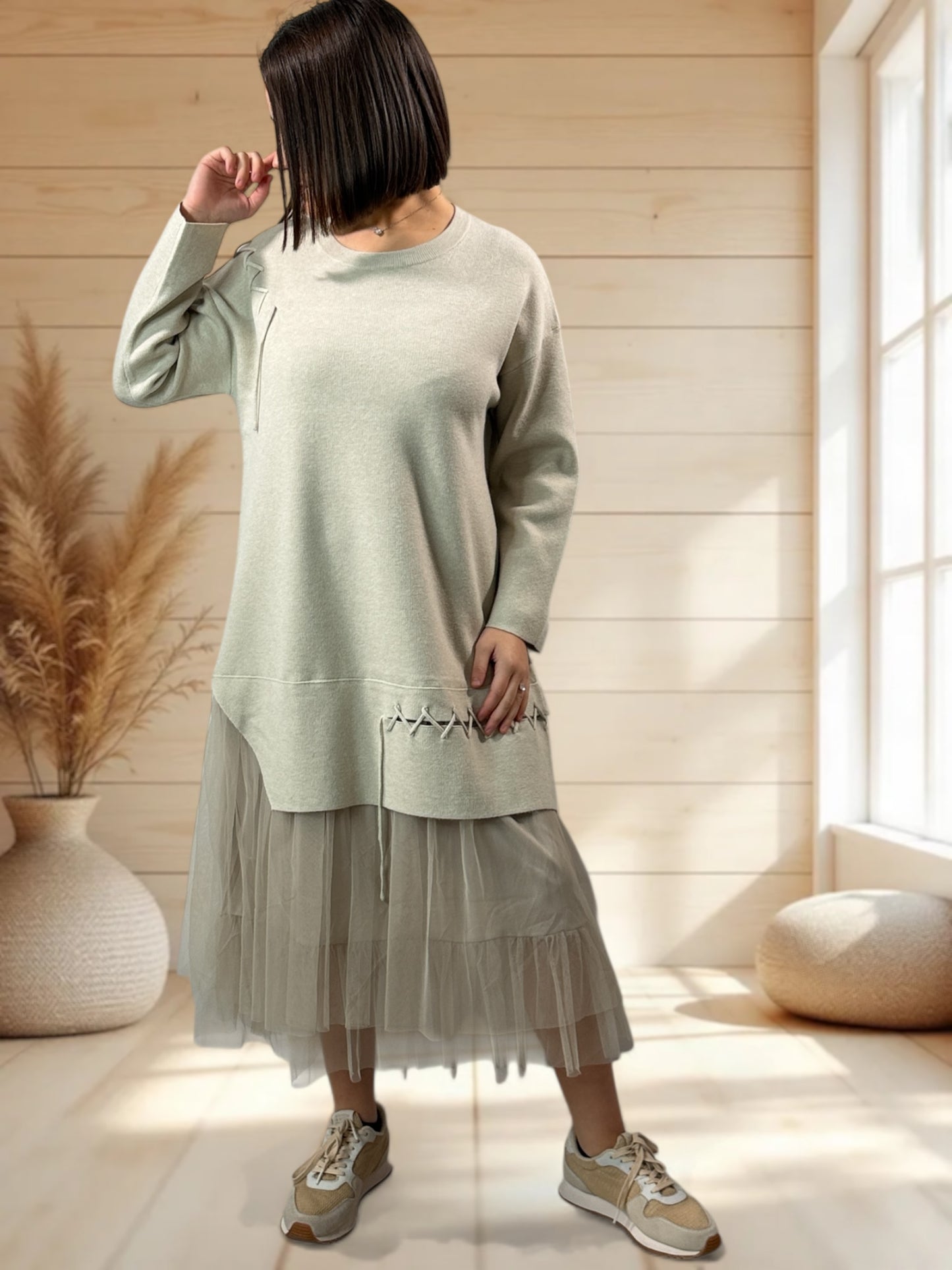 NUANCE - ROBE BEIGE AVEC TULLE JUSQU'A LA TAILLE 46/48