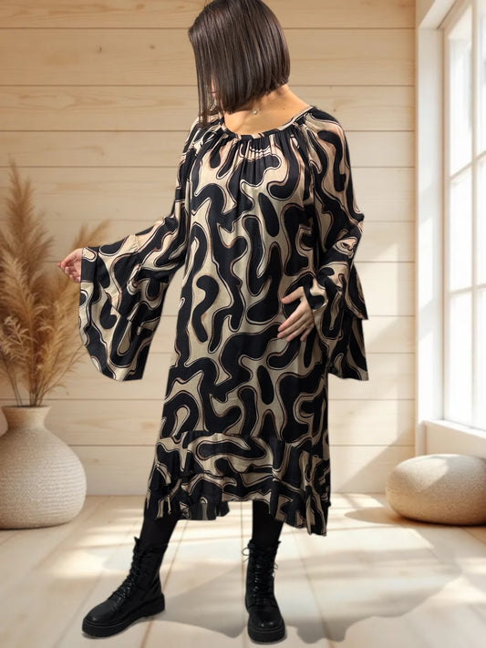 MATHILDA - ROBE AVEC DE LA SOIE MOTIF NOIR JUSQU'A LA TAILLE 50