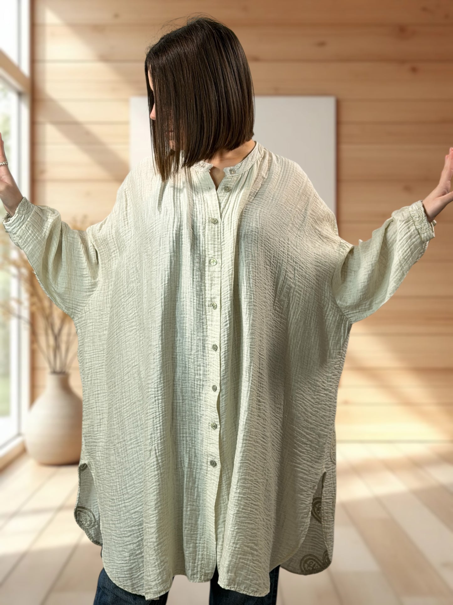 VERONICA - CHEMISE OVERSIZE BEIGE BRODERIE AU DOS JUSQU'A LA TAILLE 56