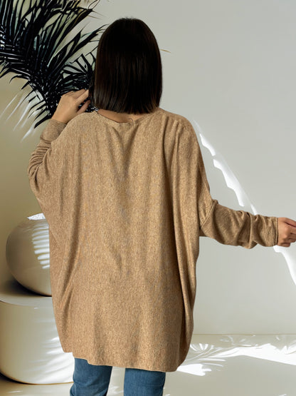 CAPRIO - PULL CAMEL EN MAILLE FLUIDE JUSQU'A LA TAILLE 54