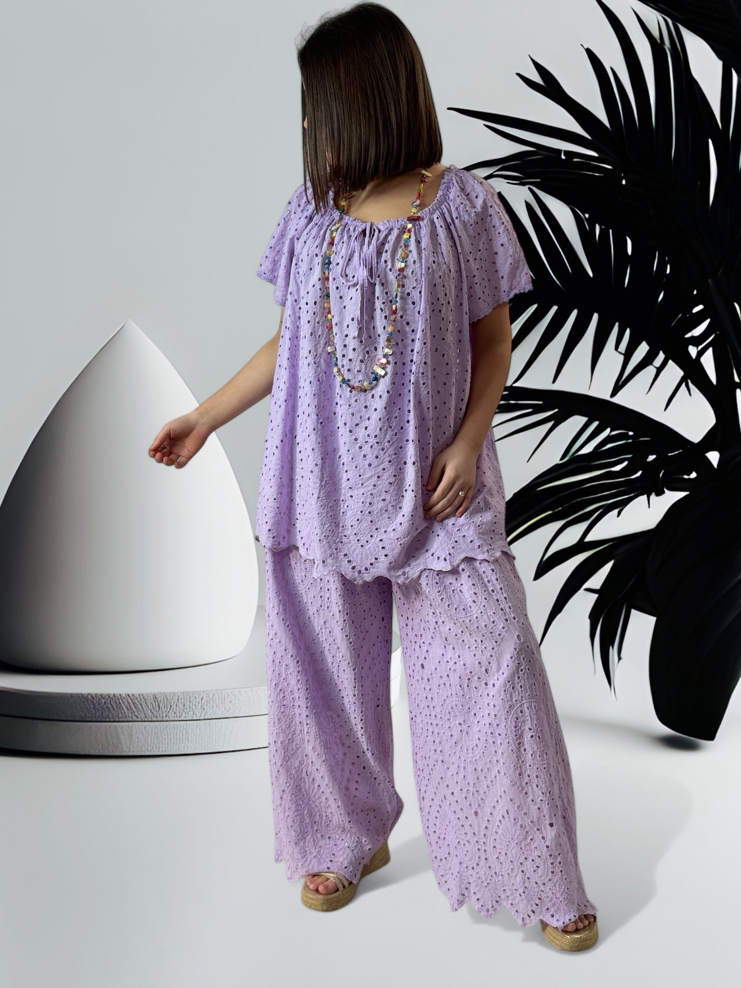 GIOVANI - PANTALON LILAS EN BRODERIE ANGLAISE JUSQU'A LA TAILLE 50/52