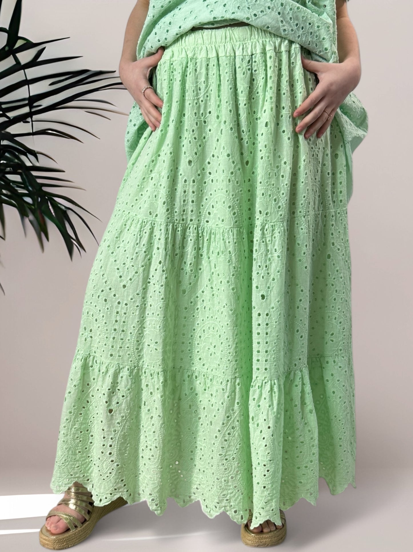 ROMY - JUPON VERT EN BRODERIE ANGLAISE JUSQU'A LA TAILLE 54
