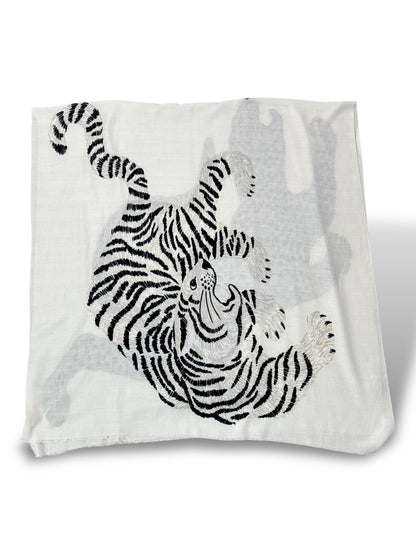 GRANDE ECHARPE A MOTIF ANIMALIER