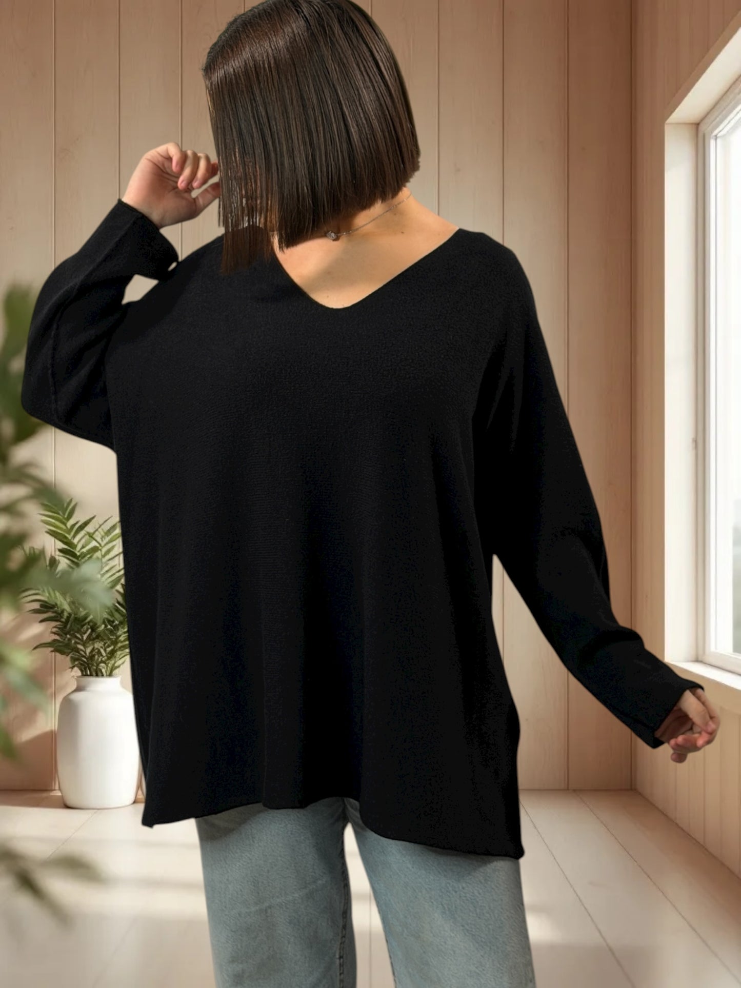 DONNA - PULL OVERSIZE NOIR AVEC BOUTONS DORES JUSQU'A LA TAILLE 52