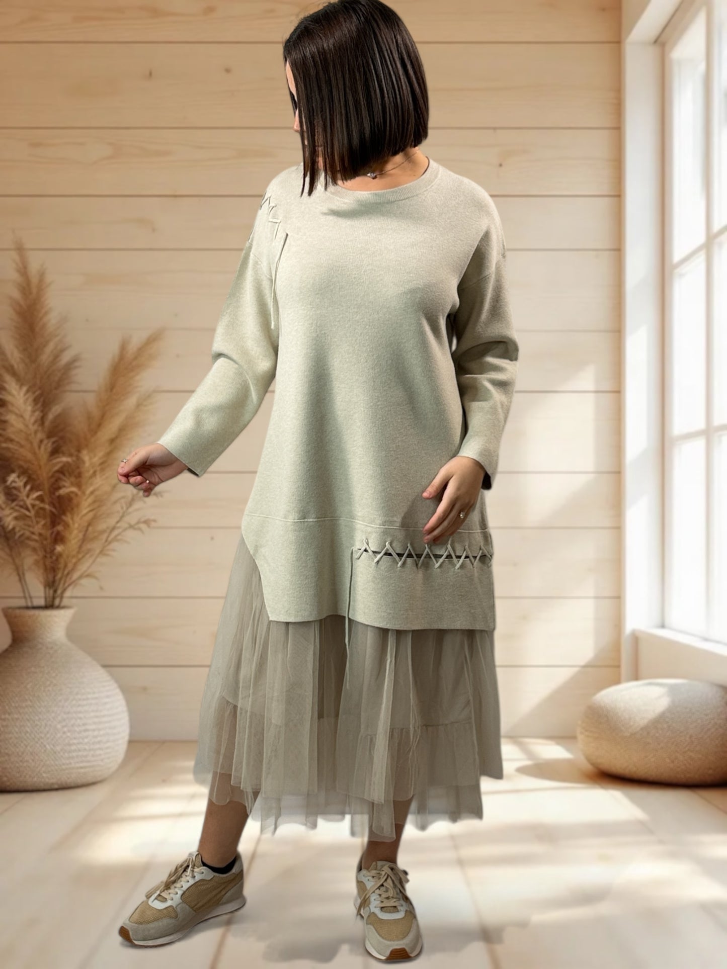 NUANCE - ROBE BEIGE AVEC TULLE JUSQU'A LA TAILLE 46/48
