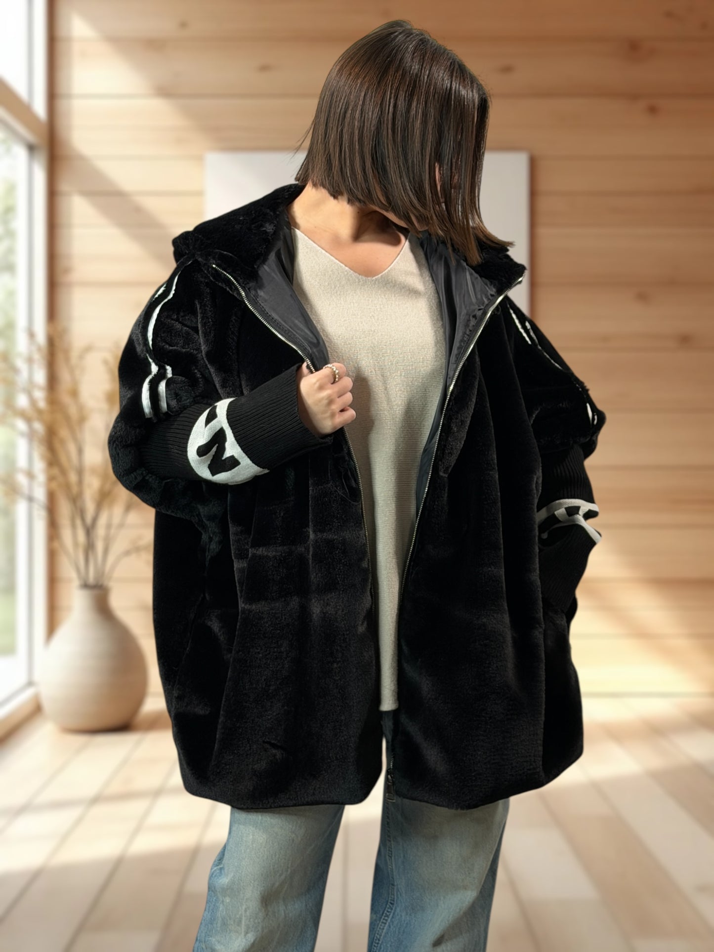 SHARON - VESTE A CAPUCHE OVERSIZE NOIRE JUSQU'A LA TAILLE 54/56