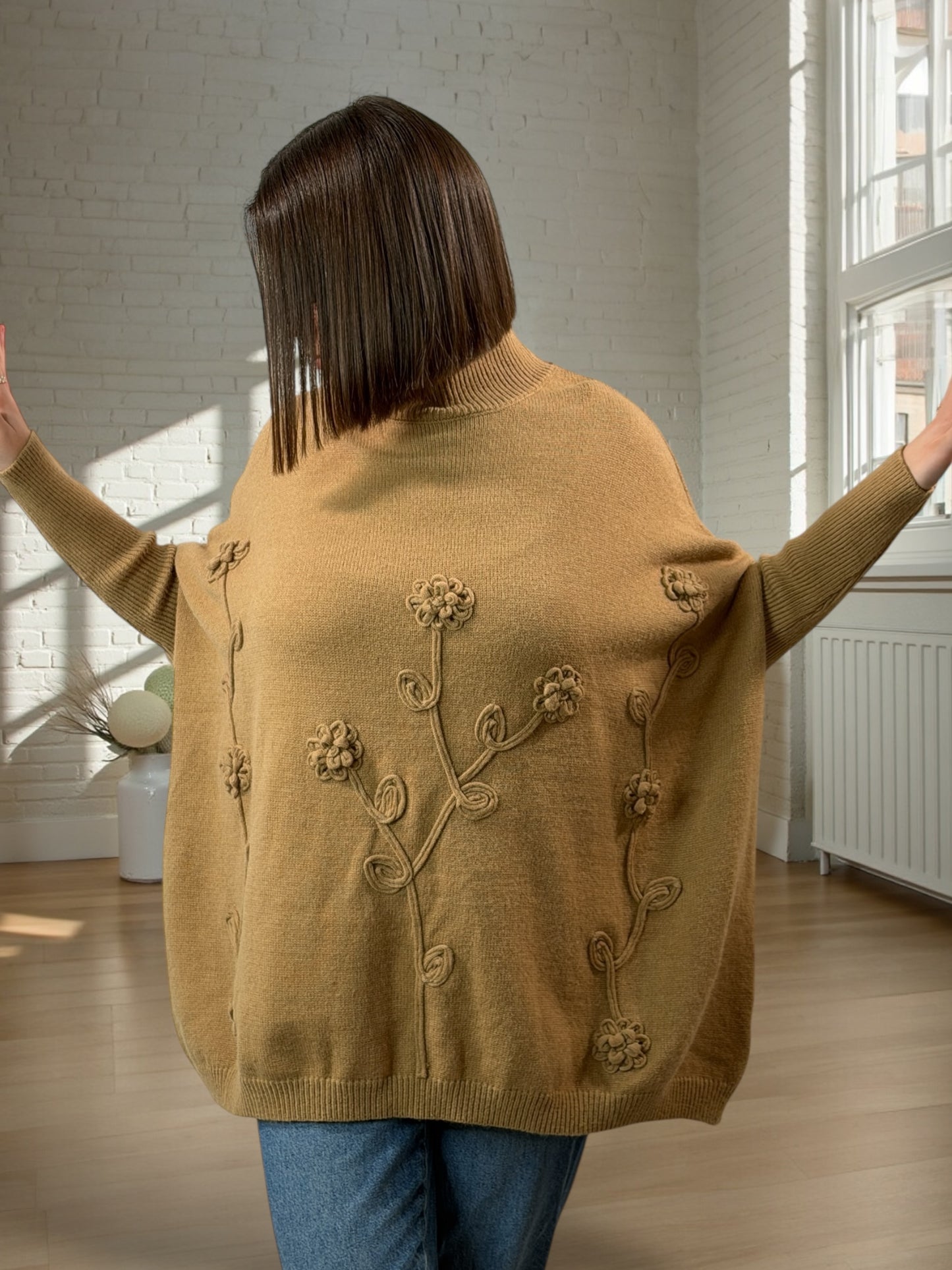 EVA - PULL OVERSIZE BRODE CAMEL JUSQU'A LA TAILLE 56/58