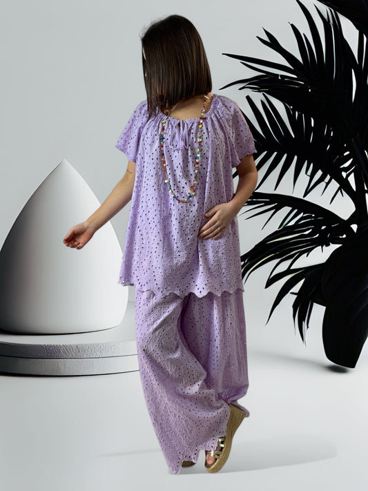 KATARINA - BLOUSE LILAS EN BRODERIE ANGLAISE JUSQU'A LA TAILLE 54