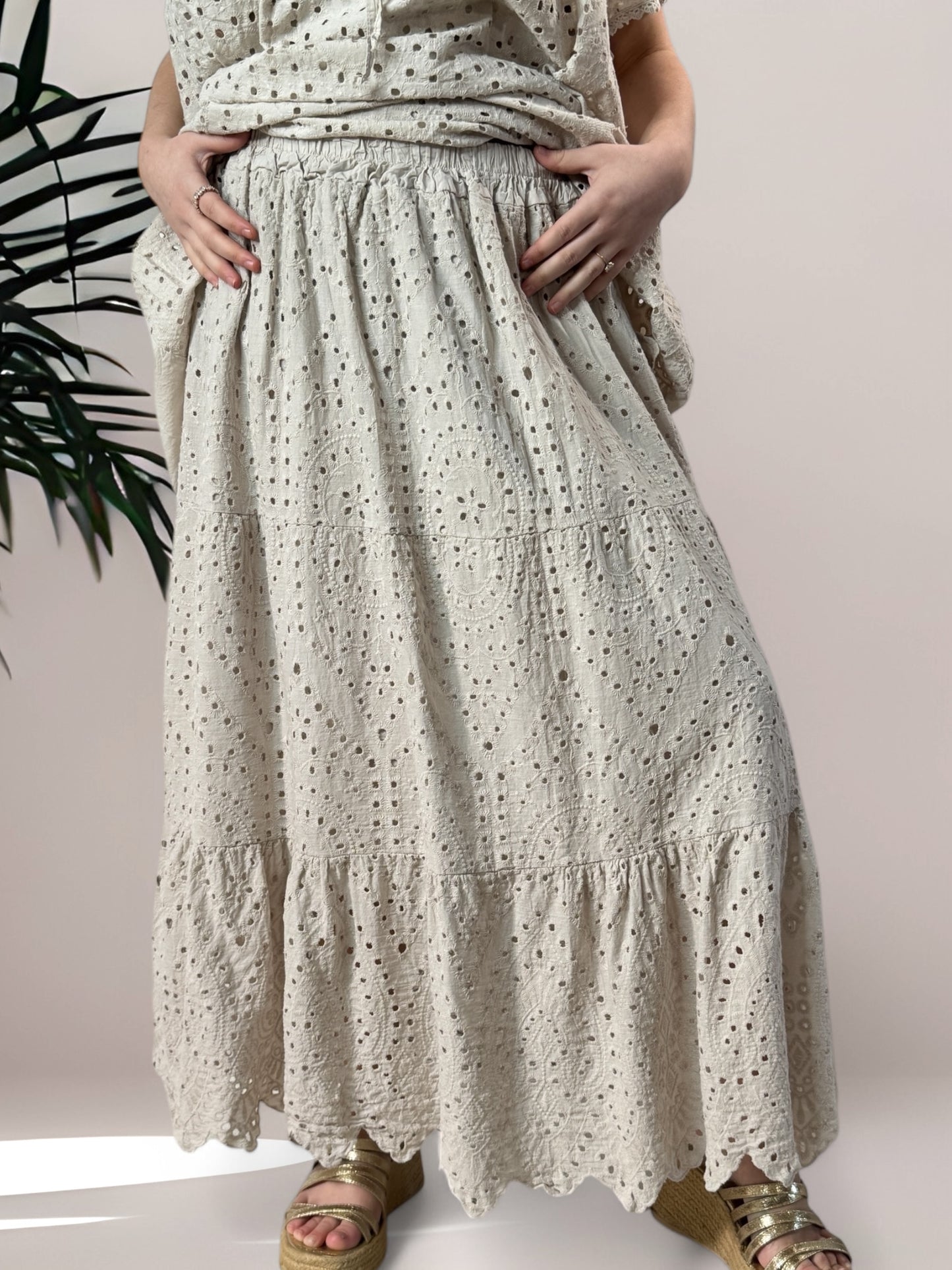 ROMY - JUPON BEIGE EN BRODERIE ANGLAISE JUSQU'A LA TAILLE 54