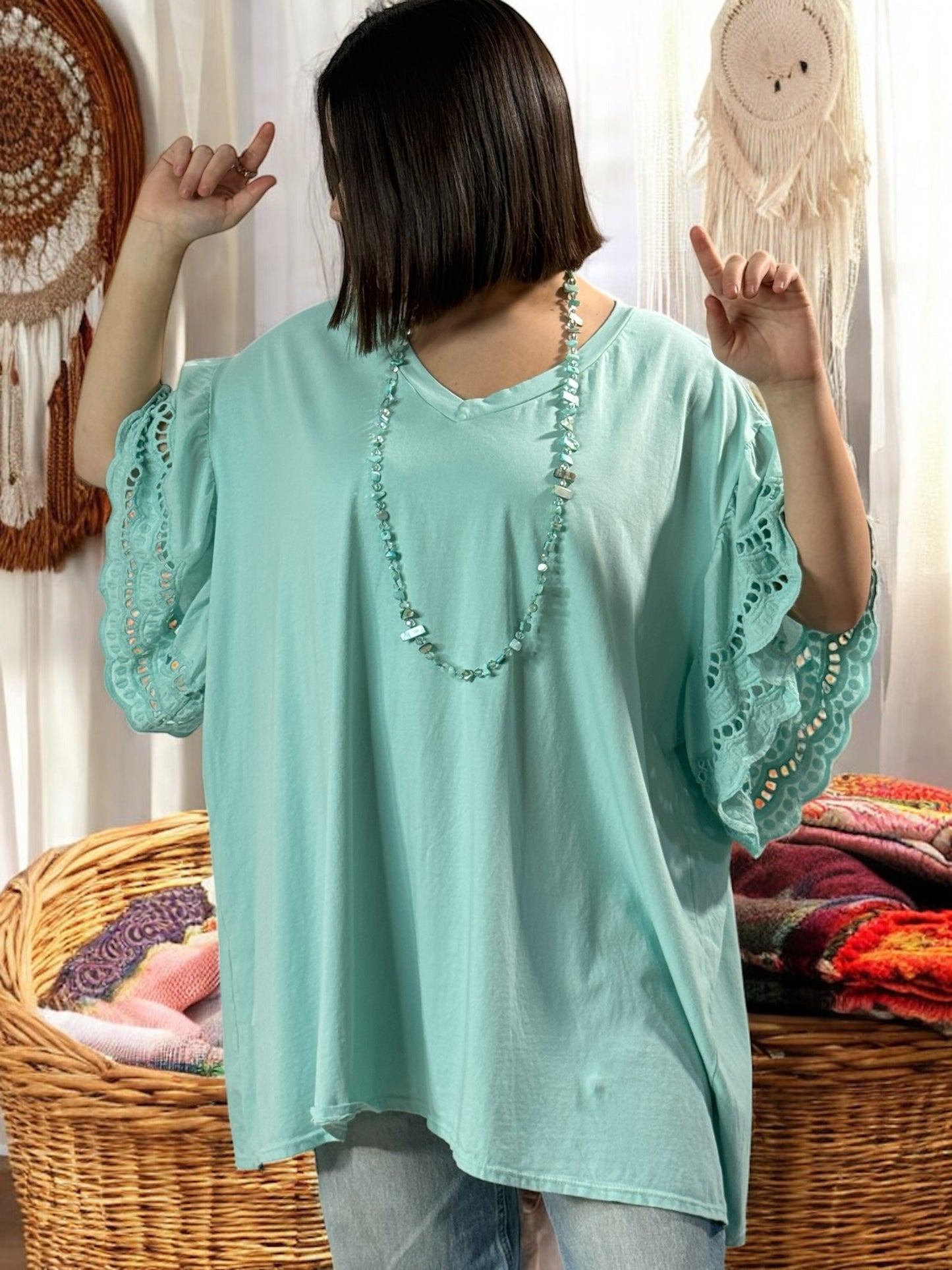 BELINDA - T-SHIRT LAGON MANCHES EN BRODERIE ANGLAISE TAILLE 50 A 58/60