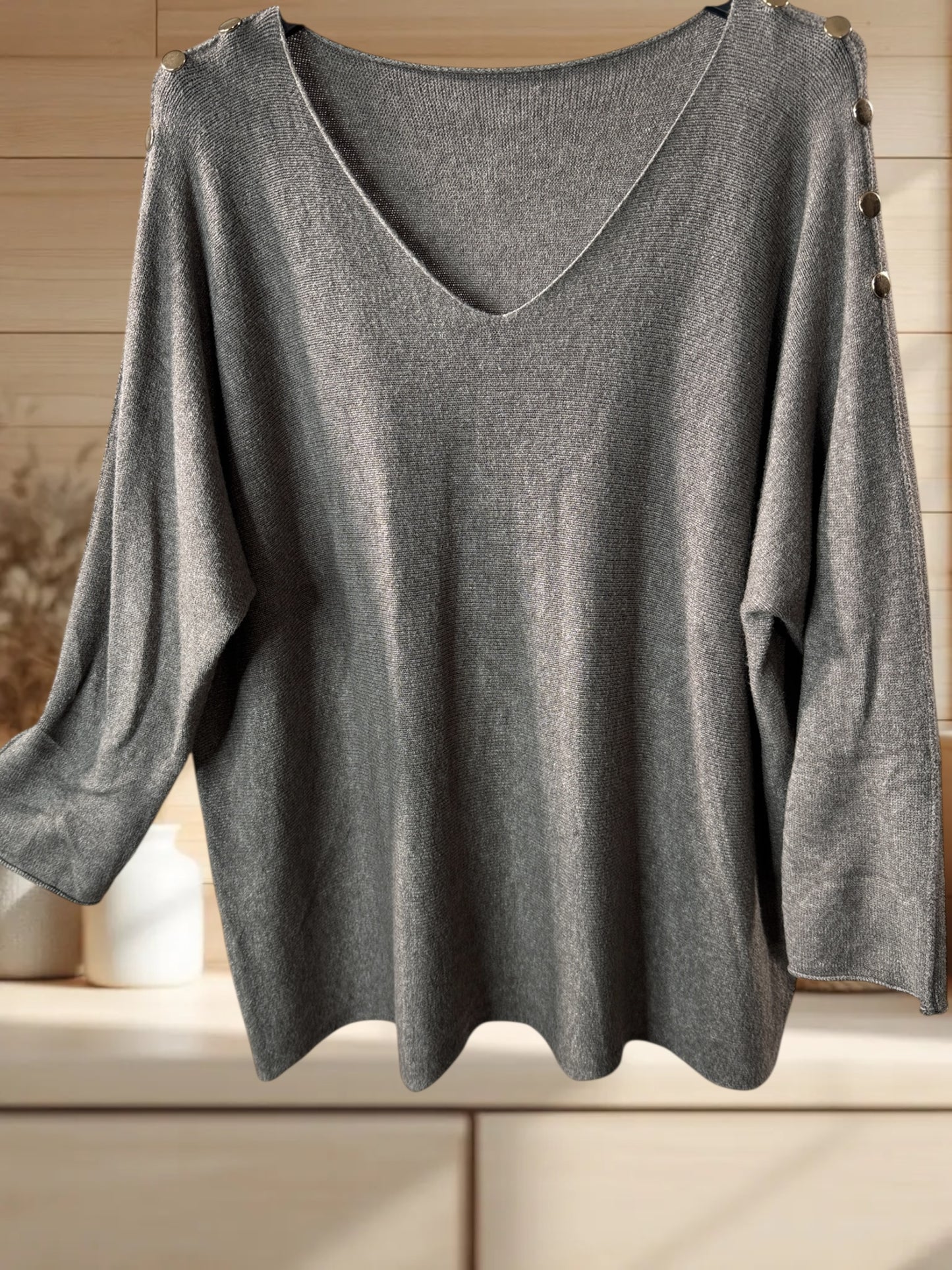 DONNA - PULL OVERSIZE TAUPE AVEC BOUTONS DORES JUSQU'A LA TAILLE 52
