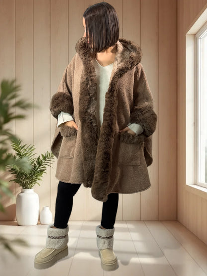 PAKITA - CAPE TAUPE A CAPUCHE BOUCLETTE FAUSSE FOURRURE
