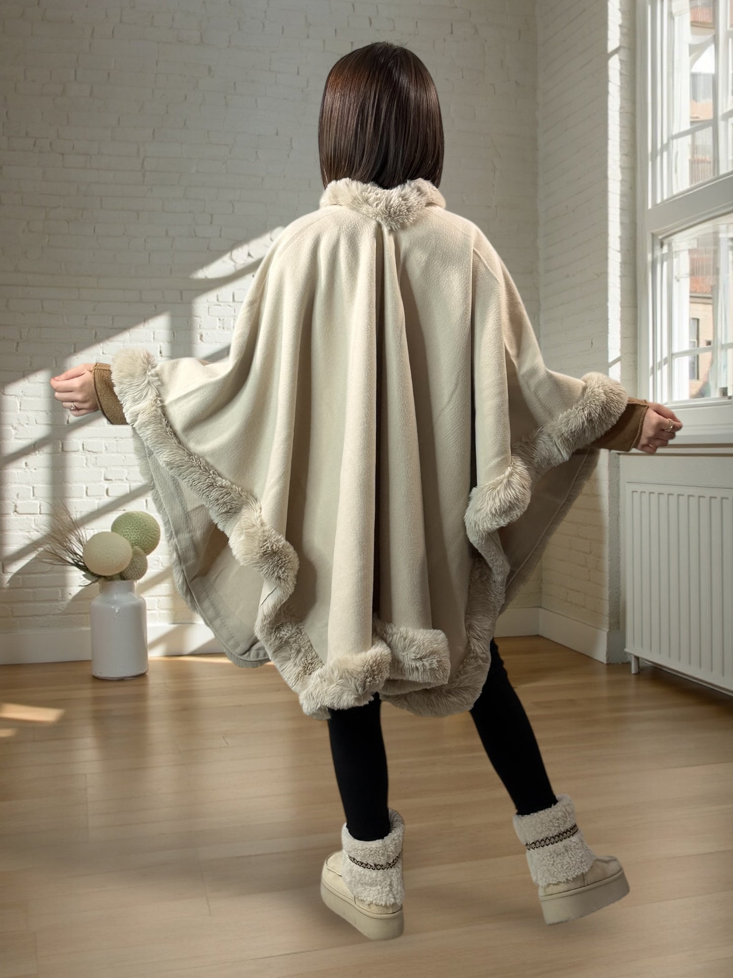 LINDA - CAPE BEIGE FAUSSE FOURRURE 2 POCHES