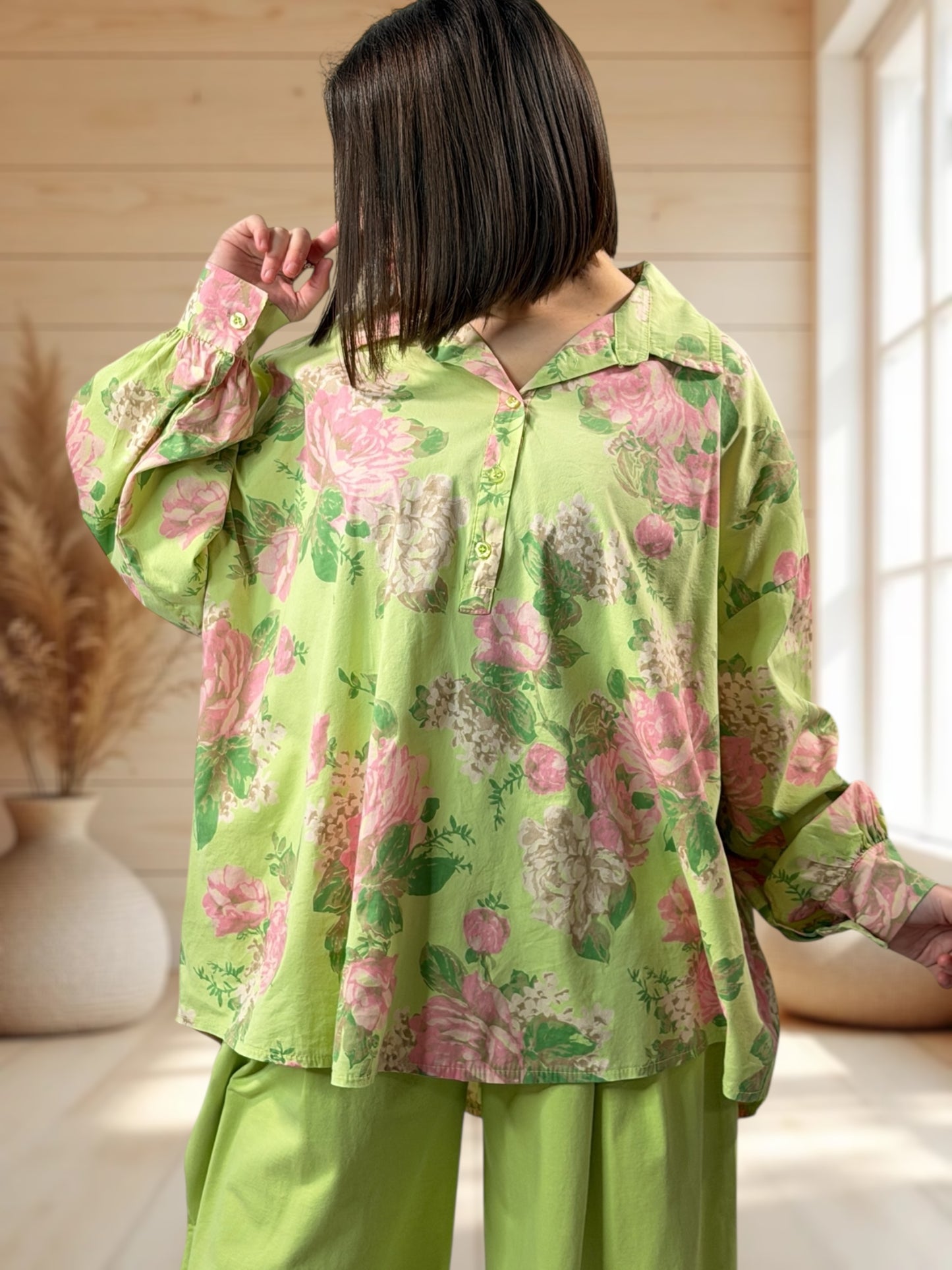 DONATELLA - BLOUSE VERTE A FLEUR JUSQU'A LA TAILLE 54