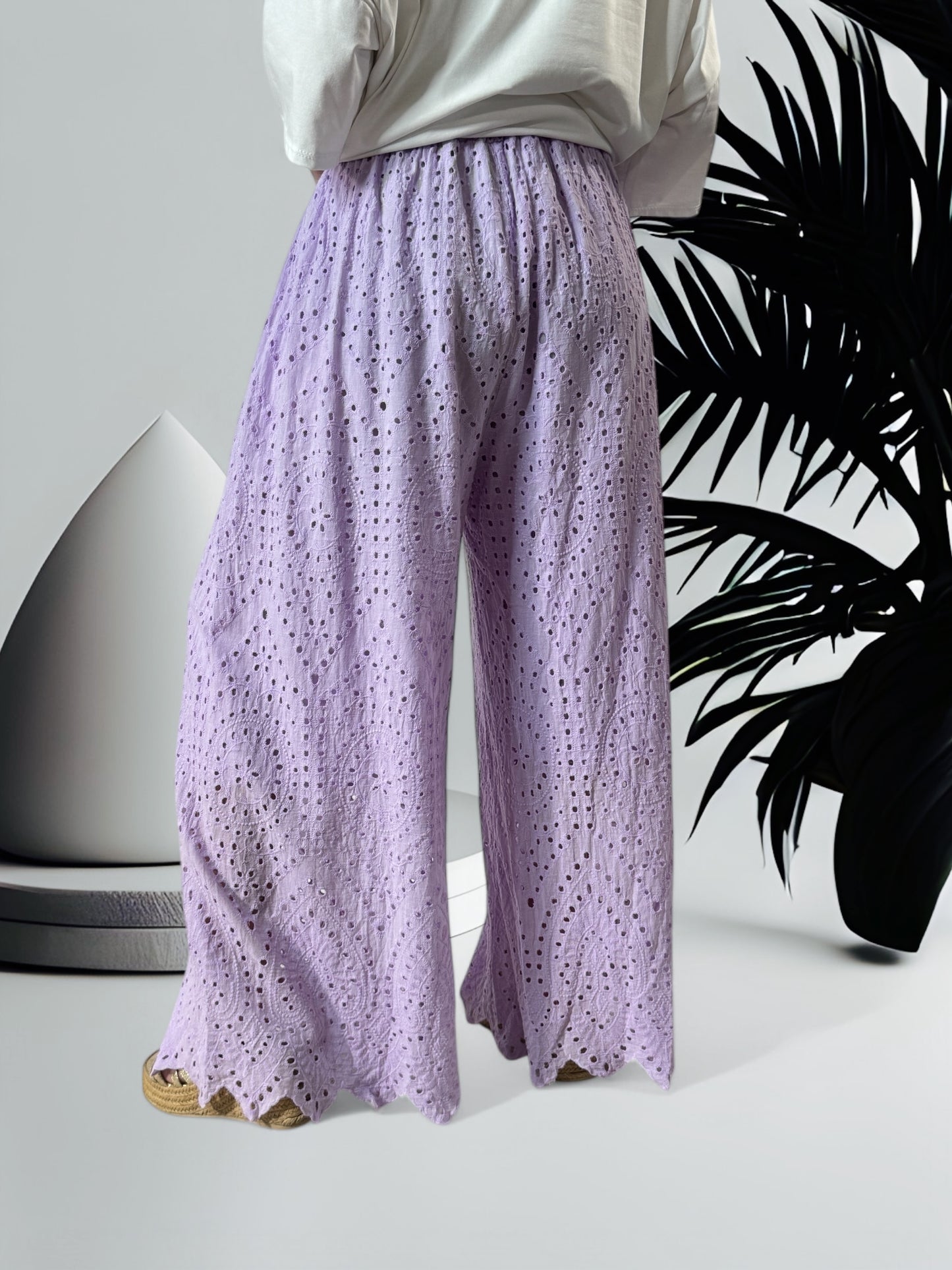 GIOVANI - PANTALON LILAS EN BRODERIE ANGLAISE JUSQU'A LA TAILLE 50/52