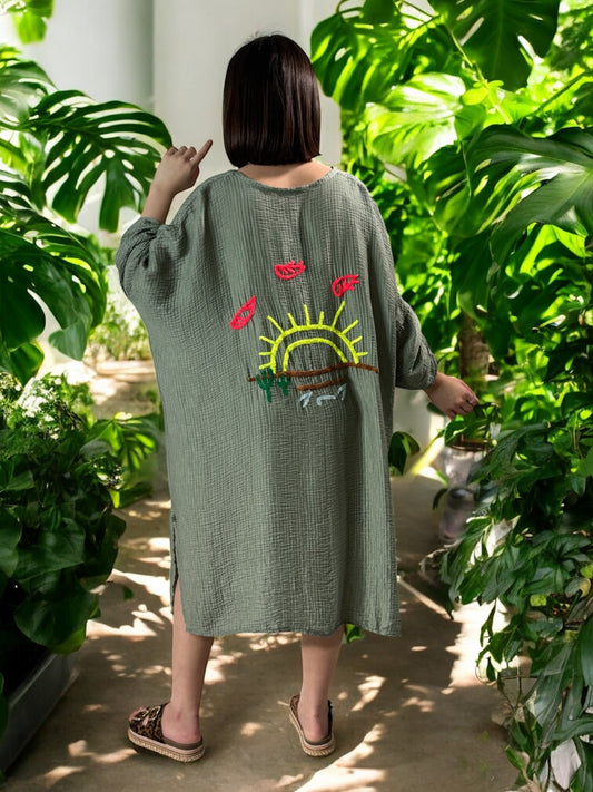 COLINE - ROBE TUNIQUE KAKI OVERSIZE BRODEE DANS LE DOS JUSQU'A LA TAILLE 54/56
