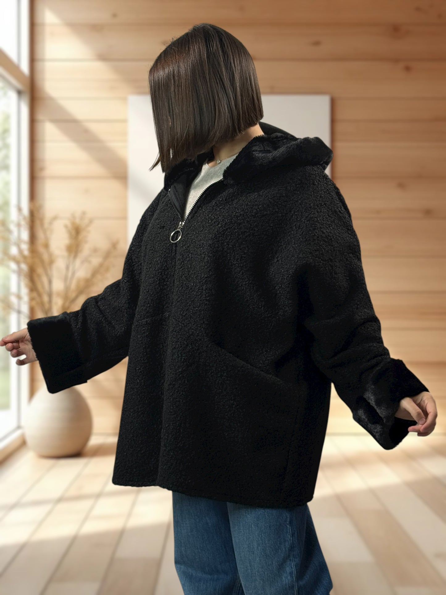 DAISY - VESTE OVERSIZE A CAPUCHE NOIRE JUSQU'A LA TAILLE 56