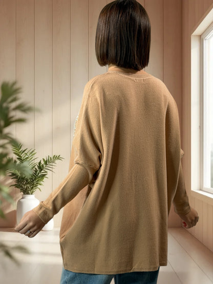 BIANCA - PULL OVERSIZE CAMEL AVEC PERLE JUSQU'A LA TAILLE 54/56