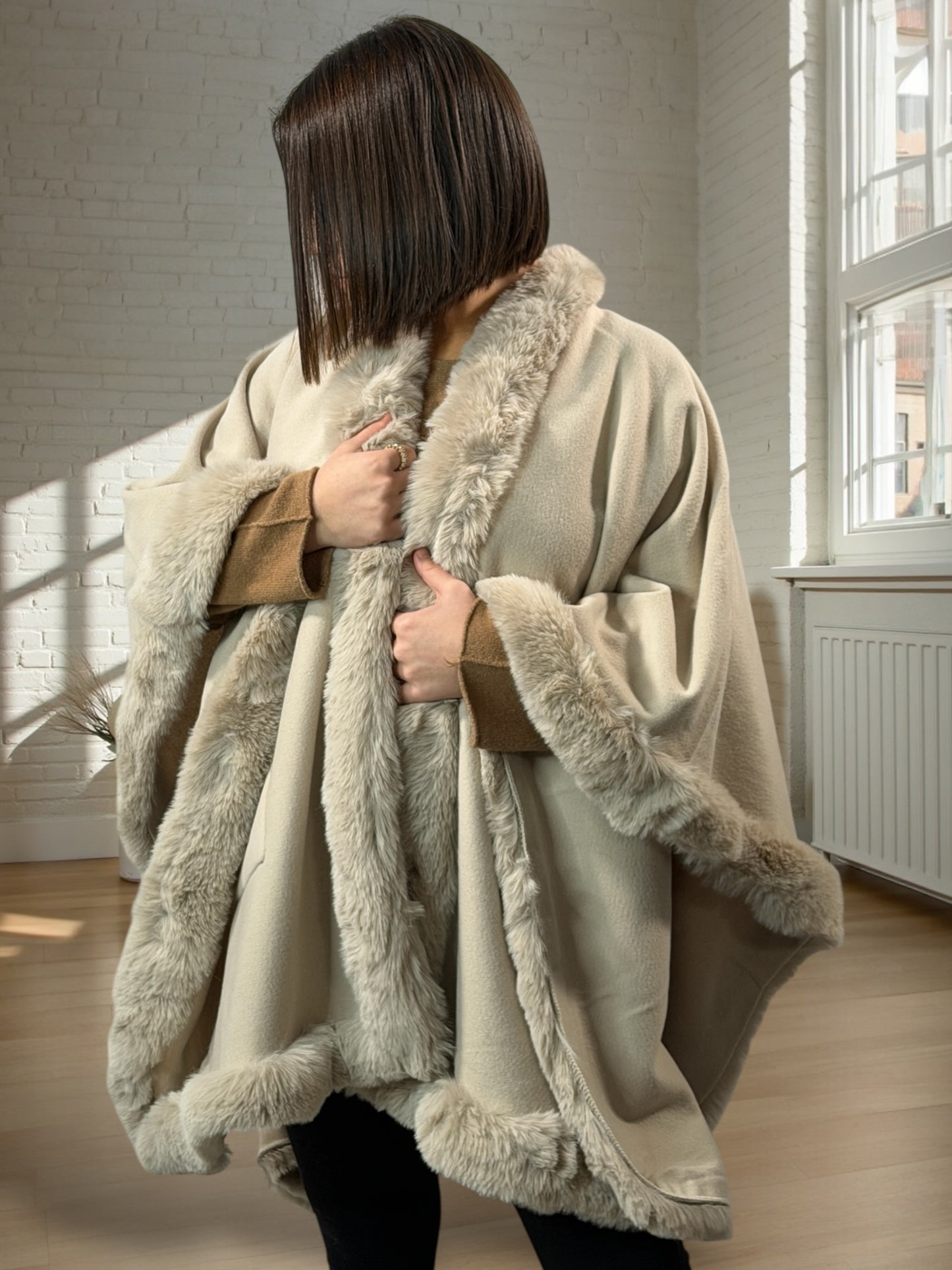 LINDA - CAPE BEIGE FAUSSE FOURRURE 2 POCHES