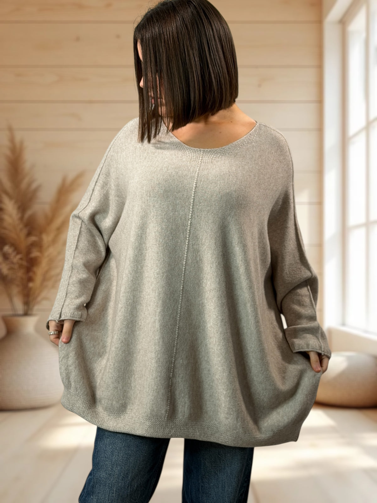 ANOUSHKA - PULL OVERSIZE TAUPE JUSQU'A LA TAILLE 56/58
