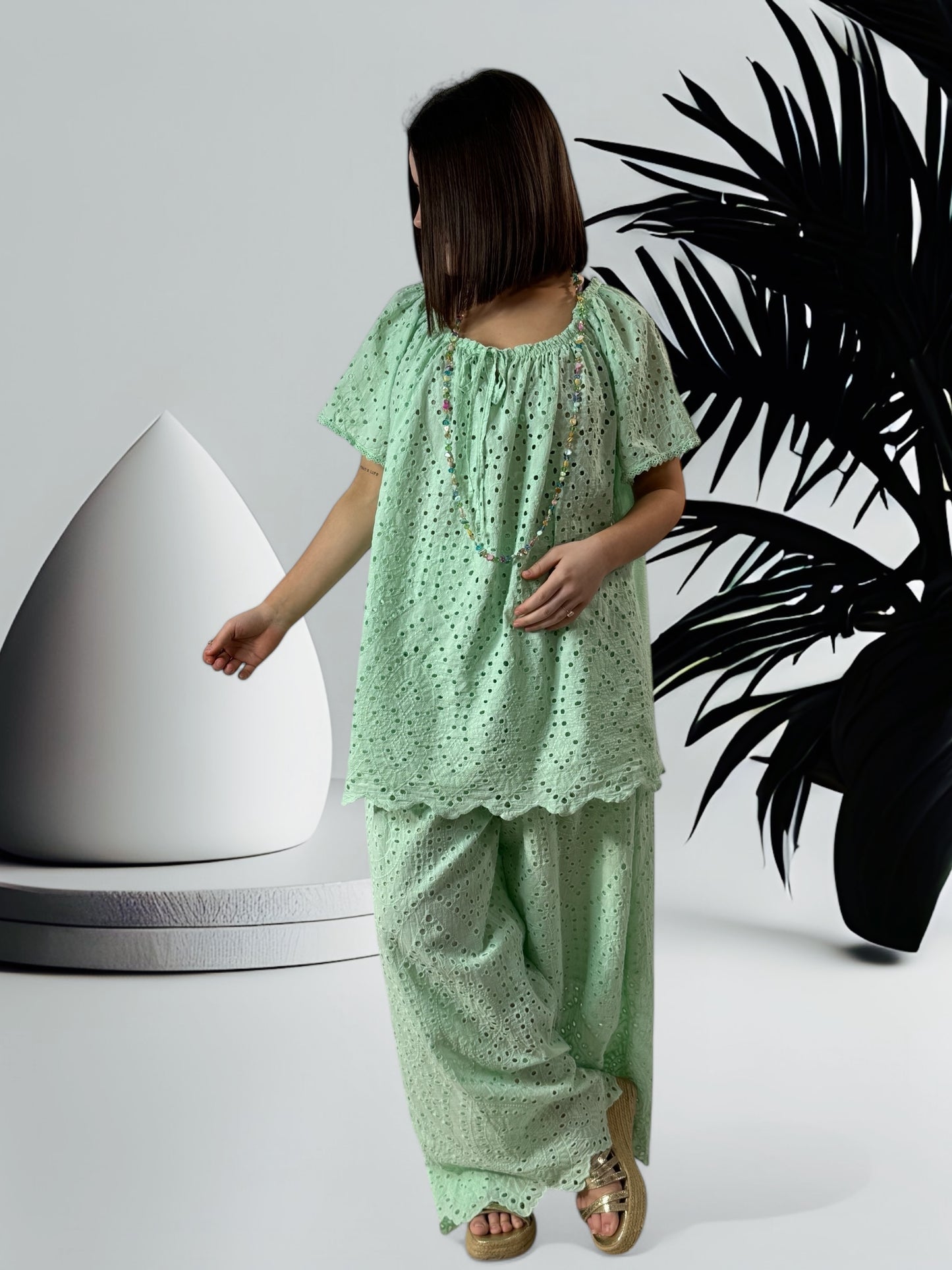 GIOVANI - PANTALON VERT EN BRODERIE ANGLAISE JUSQU'A LA TAILLE 50/52