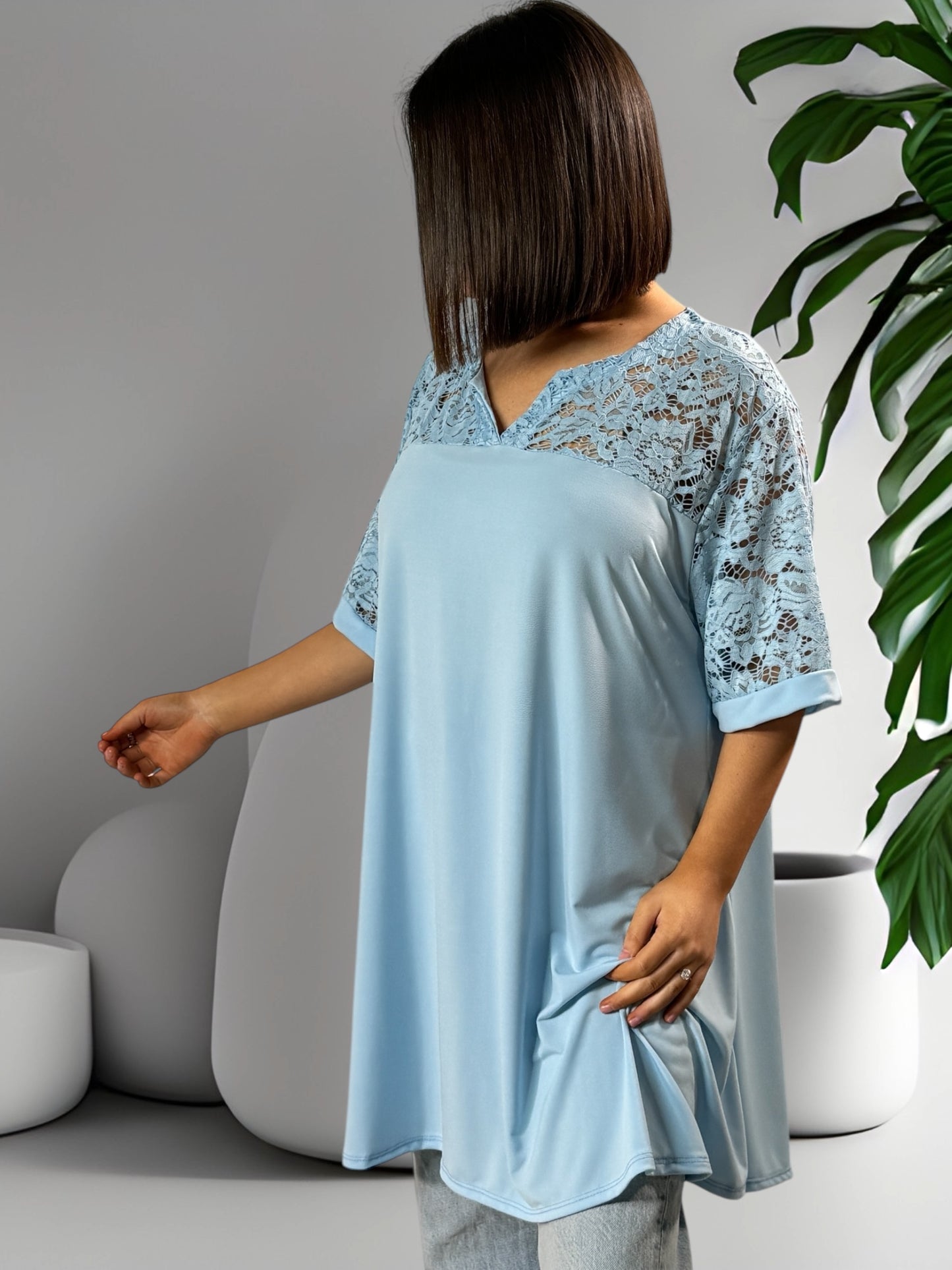 TESSA - TUNIQUE BLEUE AGREMENTE DE DENTELLE JUSQU'A LA TAILLE 52/54
