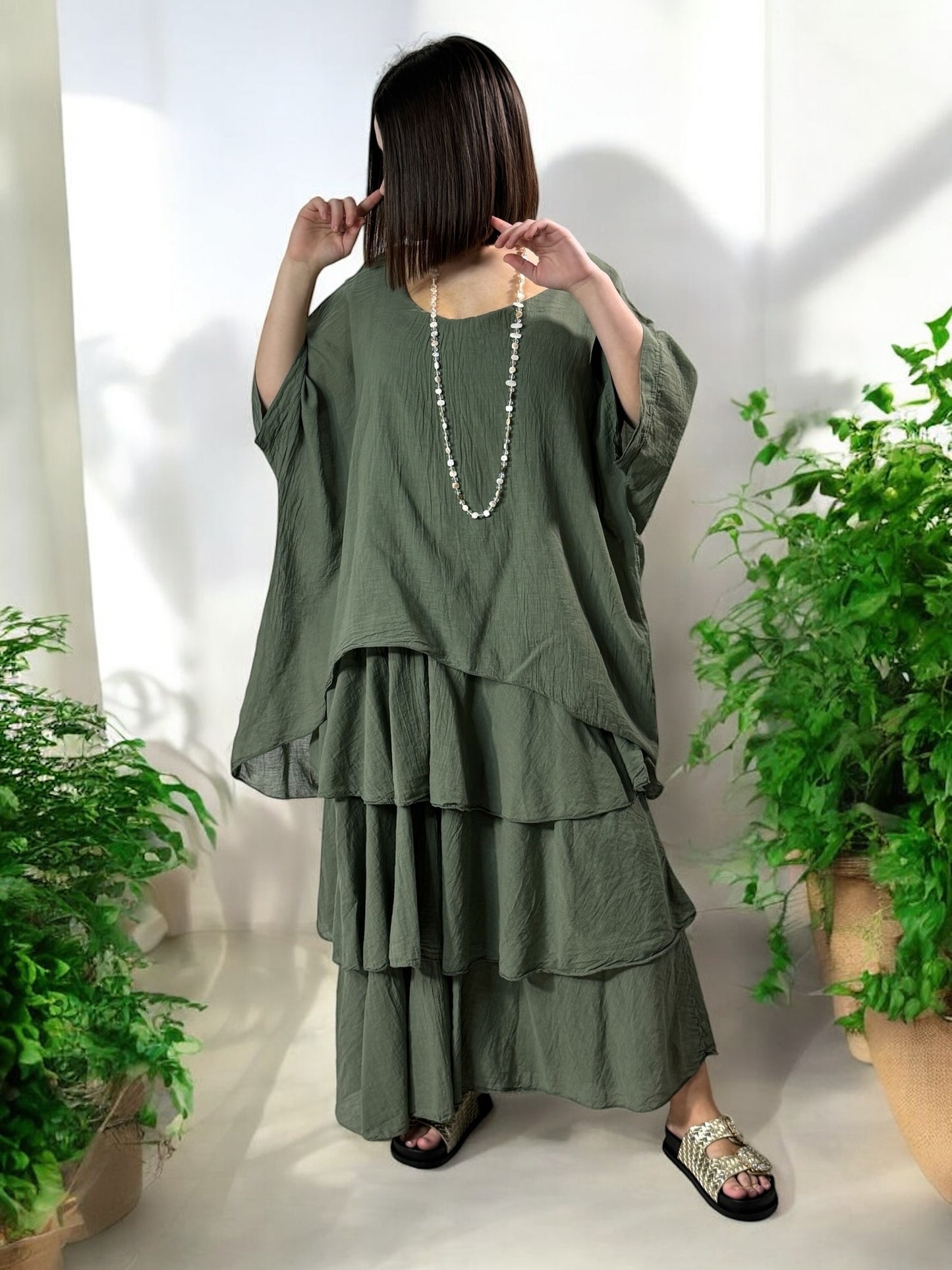 ADRIANA - ROBE KAKI A VOLANT JUSQU'A LA TAILLE 50