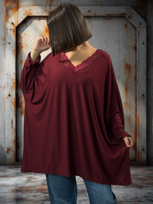 TIPHAINE - PULL BORDEAUX EN MAILLE BORDE DE DENTELLE JUSQU'A LA TAILLE 56