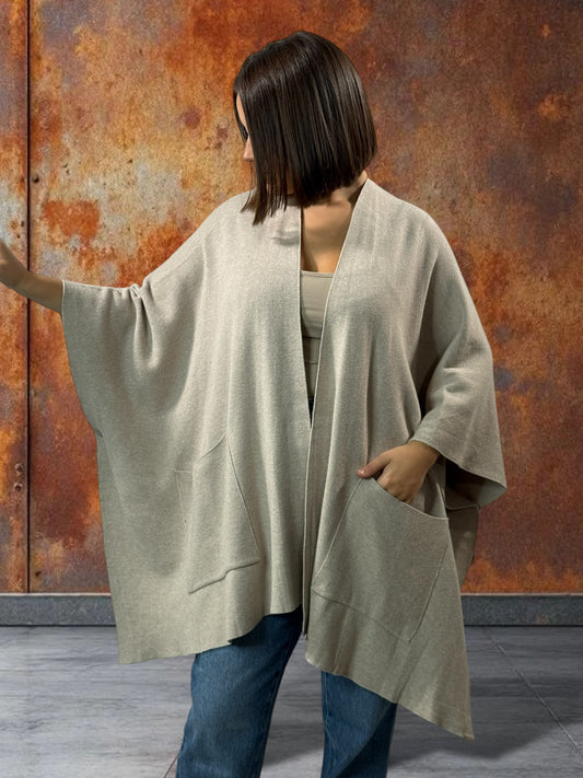ADRIANA -GILET PONCHO TAUPE EN MAILLE JUSQU'A LA TAILLE 60
