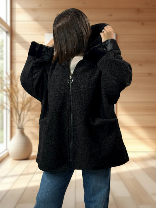 DAISY - VESTE OVERSIZE A CAPUCHE NOIRE JUSQU'A LA TAILLE 56