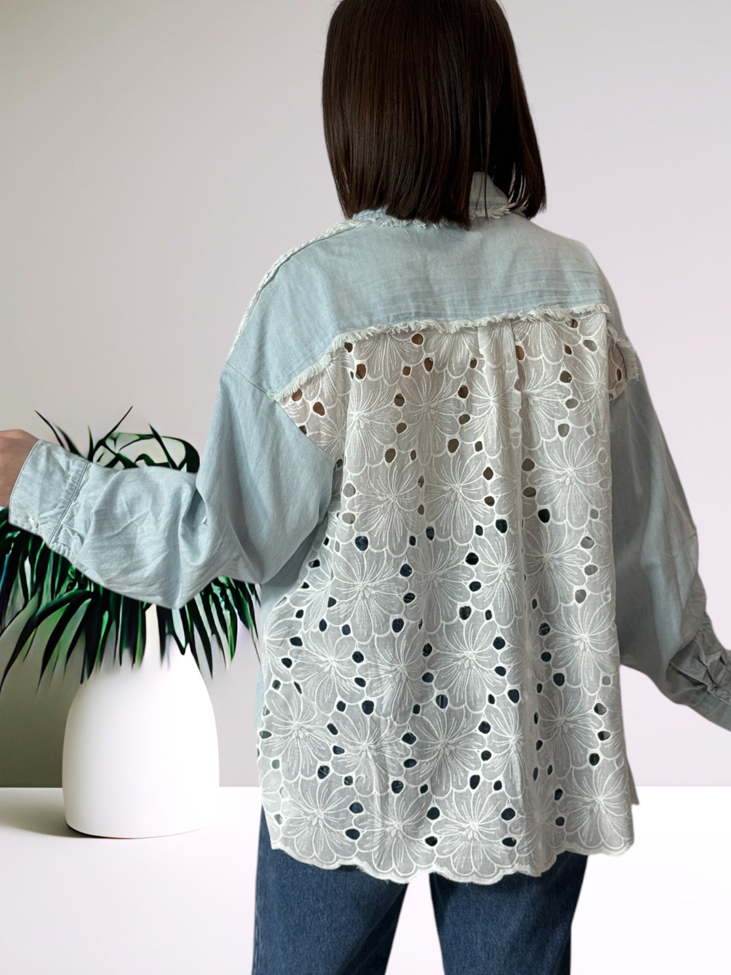 MARGOT - CHEMISE BRODERIE ANGLAISE ET JEAN JUSQU'A LA TAILLE 48