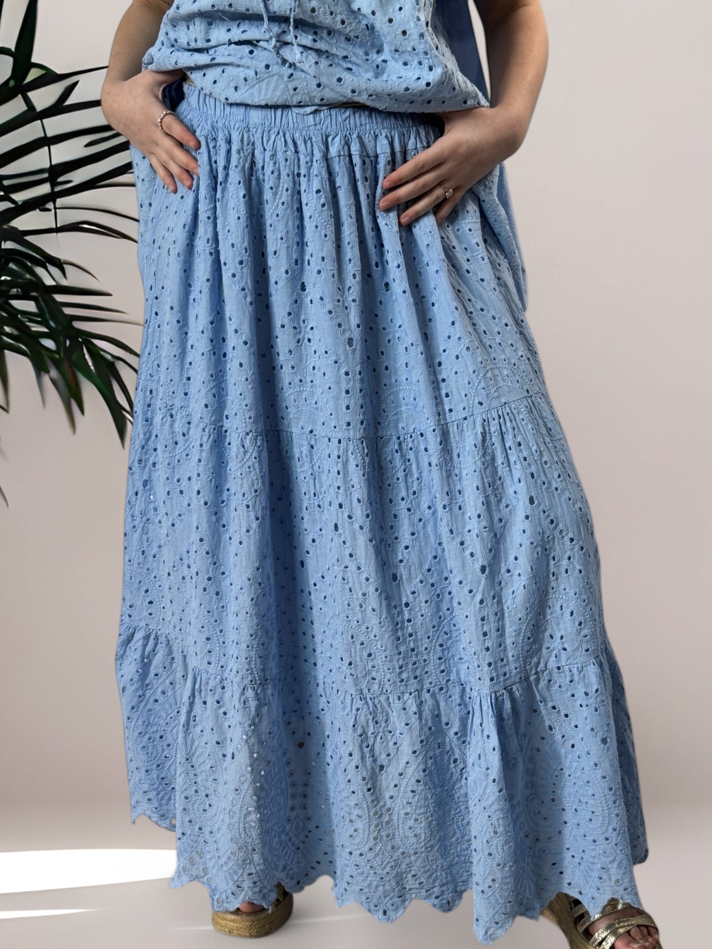ROMY - JUPON BLEU EN BRODERIE ANGLAISE JUSQU'A LA TAILLE 54