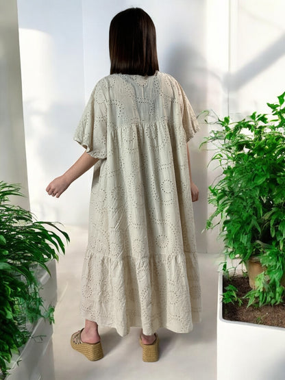 NINA - ROBE BEIGE EN BRODERIE ANGLAISE JUSQU'A LA TAILLE 54/56