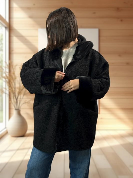 DAISY - VESTE OVERSIZE A CAPUCHE NOIRE JUSQU'A LA TAILLE 56